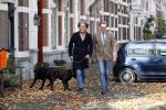Den Haag 24 oktober 2019
Frank Jansen en Rogier Smit ( Paleis voor een prikkie) laten hun honden uit. Frank en Rogier
