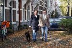 Den Haag 24 oktober 2019
Frank Jansen en Rogier Smit ( Paleis voor een prikkie) laten hun honden uit. Frank en Rogier