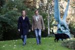 Den Haag 24 oktober 2019
Frank Jansen en Rogier Smit ( Paleis voor een prikkie) laten hun honden uit. Frank en Rogier