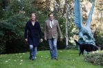 Den Haag 24 oktober 2019
Frank Jansen en Rogier Smit ( Paleis voor een prikkie) laten hun honden uit. Frank en Rogier