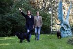 Den Haag 24 oktober 2019
Frank Jansen en Rogier Smit ( Paleis voor een prikkie) laten hun honden uit. Frank en Rogier