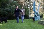 Den Haag 24 oktober 2019
Frank Jansen en Rogier Smit ( Paleis voor een prikkie) laten hun honden uit. Frank en Rogier