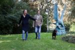 Den Haag 24 oktober 2019
Frank Jansen en Rogier Smit ( Paleis voor een prikkie) laten hun honden uit. Frank en Rogier