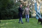 Den Haag 24 oktober 2019
Frank Jansen en Rogier Smit ( Paleis voor een prikkie) laten hun honden uit. Frank en Rogier