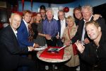 Rotterdam 14 oktober 2019
Surprise feestje voor Gerard Cox. Gerard met Bastiaan ragas Tony Neef Richard Groenendijk Wilibrord Frequin Peggy Vrijens Jenny Arean Cor Bakker ea