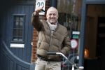 Amsterdam 23 oktober 2019
Een slanke Gordon doet boodschappen op de cornelis schuytstraat.