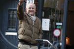 Amsterdam 23 oktober 2019
Een slanke Gordon doet boodschappen op de cornelis schuytstraat.