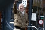 Amsterdam 23 oktober 2019
Een slanke Gordon doet boodschappen op de cornelis schuytstraat.