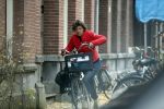 Amsterdam 2 november 2019
Kajsa Ollongren haar huis en auto. Haar partner irene v d Brekel vertrekt op de fiets