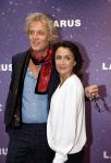 Amsterdam 13 oktober 2019
Premiere Lazarus in het deLamar theater. Jeroen Pauw kwam met zijn vriendin en kwam op de loper ex vriendin Manuela Kemp tegen
