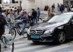Amsterdam, 3 November 2019 Jochum ten Haaf met vrouw en dochter op de fiets