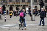 Amsterdam, 3 November 2019 Jochum ten Haaf met vrouw en dochter op de fiets