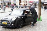 Amsterdam 3 november 2019
Kenneth Perez met zijn mini copper cabrio op de Dam.