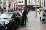 Amsterdam 3 november 2019
Kenneth Perez met zijn mini copper cabrio op de Dam.