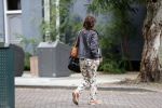 Amsterdam 7 oktober 2019
Linda v Dijck doet boodschappen op de cornelis schuytstraat.