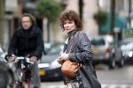 Amsterdam 7 oktober 2019
Linda v Dijck doet boodschappen op de cornelis schuytstraat.