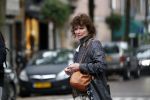 Amsterdam 7 oktober 2019
Linda v Dijck doet boodschappen op de cornelis schuytstraat.