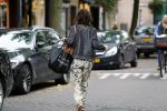 Amsterdam 7 oktober 2019
Linda v Dijck doet boodschappen op de cornelis schuytstraat.