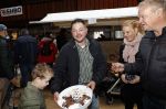 Boekel 19 oktober 2019
Meerdere boeren van boer zoekt vrouw stan op een mini markt in de stallen van Boerin Steffi. Boer Marnix Kneteman met zijn vriendin