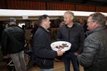 Boekel 19 oktober 2019
Meerdere boeren van boer zoekt vrouw stan op een mini markt in de stallen van Boerin Steffi. Boer Marnix Kneteman met zijn vriendin