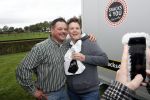 Boekel 19 oktober 2019
Meerdere boeren van boer zoekt vrouw stan op een mini markt in de stallen van Boerin Steffi. Boer Marnix Kneteman met zijn vriendin
