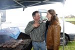 Boekel 19 oktober 2019
Meerdere boeren van boer zoekt vrouw stan op een mini markt in de stallen van Boerin Steffi. Boer Marnix Kneteman met zijn vriendin