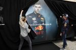 Amsterdam 16 oktober 2019
Presentatie nieruwe Tag Heuer Max Verstappen horloge bij Majestic. Max arriveert in een speciale Aston Martin op de dam in Amsterdam. Shelly sterk presenteert de presentatie.
