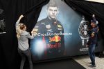 Amsterdam 16 oktober 2019
Presentatie nieruwe Tag Heuer Max Verstappen horloge bij Majestic. Max arriveert in een speciale Aston Martin op de dam in Amsterdam. Shelly sterk presenteert de presentatie.