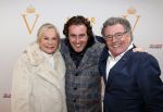 Katwijk 30 oktober 2019
9 jaar soldaat van Oranje in de hangar op vliegveld Valkenburg . Monique v d Ven met haar man Edwin de Vries en Edwin Smulders