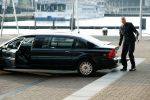 Amsterdam 4 november 2019
Koningin Maxima en prinses Beatrix arriveren bij uitreiking prins Bernhard cultuurprijs in theater aan het IJ. Chauffeur van prinses Beatrix rijdt schade aan haar verlengde Volvo