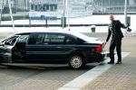 Amsterdam 4 november 2019
Koningin Maxima en prinses Beatrix arriveren bij uitreiking prins Bernhard cultuurprijs in theater aan het IJ. Chauffeur van prinses Beatrix rijdt schade aan haar verlengde Volvo