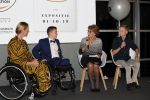 Amstelveen 1 oktober 2019
15 jaar de Esther Vergeer Foundation in het Cobra museum . Er wordt een expositie geopend van 15 fotografen waaronder oa William Rutten Estelle Cruijff Klaasjan v d Weij Patty Brard Isa Hoes Marco Borsato Sacha de Boer Klaas v Kruistem en Edwin Smulders. Anouk Smulders presenteert het en Prinses Margriet is aanwezig.