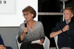 Amstelveen 1 oktober 2019
15 jaar de Esther Vergeer Foundation in het Cobra museum . Er wordt een expositie geopend van 15 fotografen waaronder oa William Rutten Estelle Cruijff Klaasjan v d Weij Patty Brard Isa Hoes Marco Borsato Sacha de Boer Klaas v Kruistem en Edwin Smulders. Anouk Smulders presenteert het en Prinses Margriet is aanwezig.
