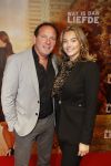 Amsterdam 14 oktober 2019
Premiere Wat is dan liefde in Tuschinski. Robert Leroy met zijn vriendin Jamy de Boer
