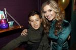Utrecht 21 oktober 2019
Boekpresentatie Sterre Koning bij de ping pong club. Romy Monteiro krijgt het eerste boek. Silver