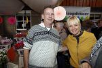 Boekel 19 oktober 2019
Meerdere boeren van boer zoekt vrouw stan op een mini markt in de stallen van Boerin Steffi. Ook Yvon Jaspers kwam met haar moeder en tantes een kijkje nemen.