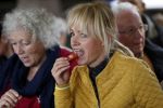 Boekel 19 oktober 2019
Meerdere boeren van boer zoekt vrouw stan op een mini markt in de stallen van Boerin Steffi. Ook Yvon Jaspers kwam met haar moeder en tantes een kijkje nemen.