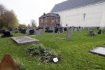 Dronrijp 29 oktober 2020
Het Graf van Aart Staartjes . Zijn huis staat tegen over de kerk.