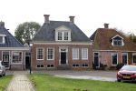Dronrijp 29 oktober 2020
Het Graf van Aart Staartjes . Zijn huis staat tegen over de kerk.