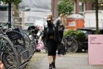 Amsterdam 27 oktober 27 oktober 2020
Estelle Cruijff en Connie Witteman met mondkapjes op de cornelis schuytstraat
