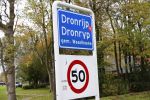 Dronrijp 29 oktober 2020
Het Graf van Aart Staartjes . Zijn huis staat tegen over de kerk.