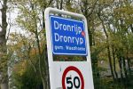 Dronrijp 29 oktober 2020
Het Graf van Aart Staartjes . Zijn huis staat tegen over de kerk.