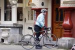 Amsterdam 1 november 2020
Ferdinand Grapperhaus komt fietsend thuis . Zijn vrouw Liesbeth Wytzes is thuis.