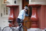 Amsterdam 1 november 2020
Ferdinand Grapperhaus komt fietsend thuis . Zijn vrouw Liesbeth Wytzes is thuis.