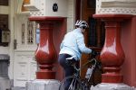 Amsterdam 1 november 2020
Ferdinand Grapperhaus komt fietsend thuis . Zijn vrouw Liesbeth Wytzes is thuis.