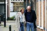 Voorburg 31 oktober 2020
Frits Wester loopt met zijn nieuwe vriendin naar zijn huis toe.