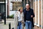 Voorburg 31 oktober 2020
Frits Wester loopt met zijn nieuwe vriendin naar zijn huis toe.