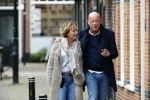 Voorburg 31 oktober 2020
Frits Wester loopt met zijn nieuwe vriendin naar zijn huis toe.