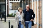 Voorburg 31 oktober 2020
Frits Wester loopt met zijn nieuwe vriendin naar zijn huis toe.
