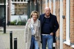 Voorburg 31 oktober 2020
Frits Wester loopt met zijn nieuwe vriendin naar zijn huis toe.